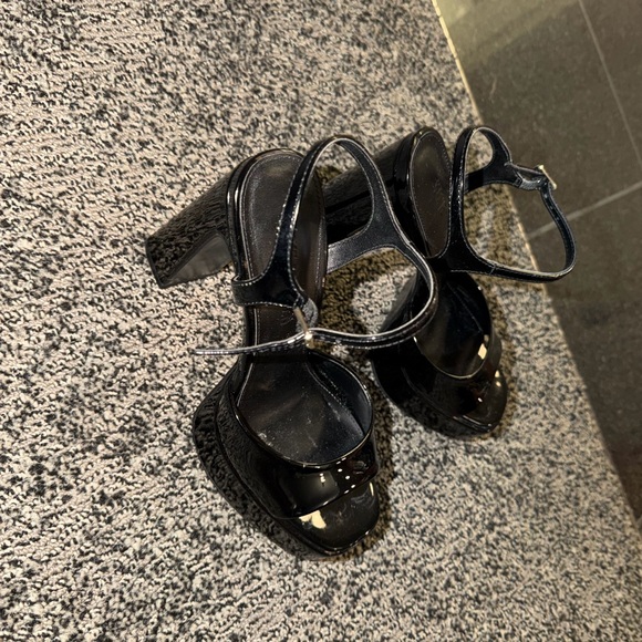 Stylish Black Sandals - Picture 3 of 3